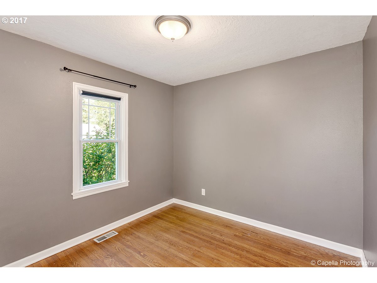 11675 Southwest 11th Street Beaverton, OR 97005 - Photo 8 of 16 Gallery Image 8