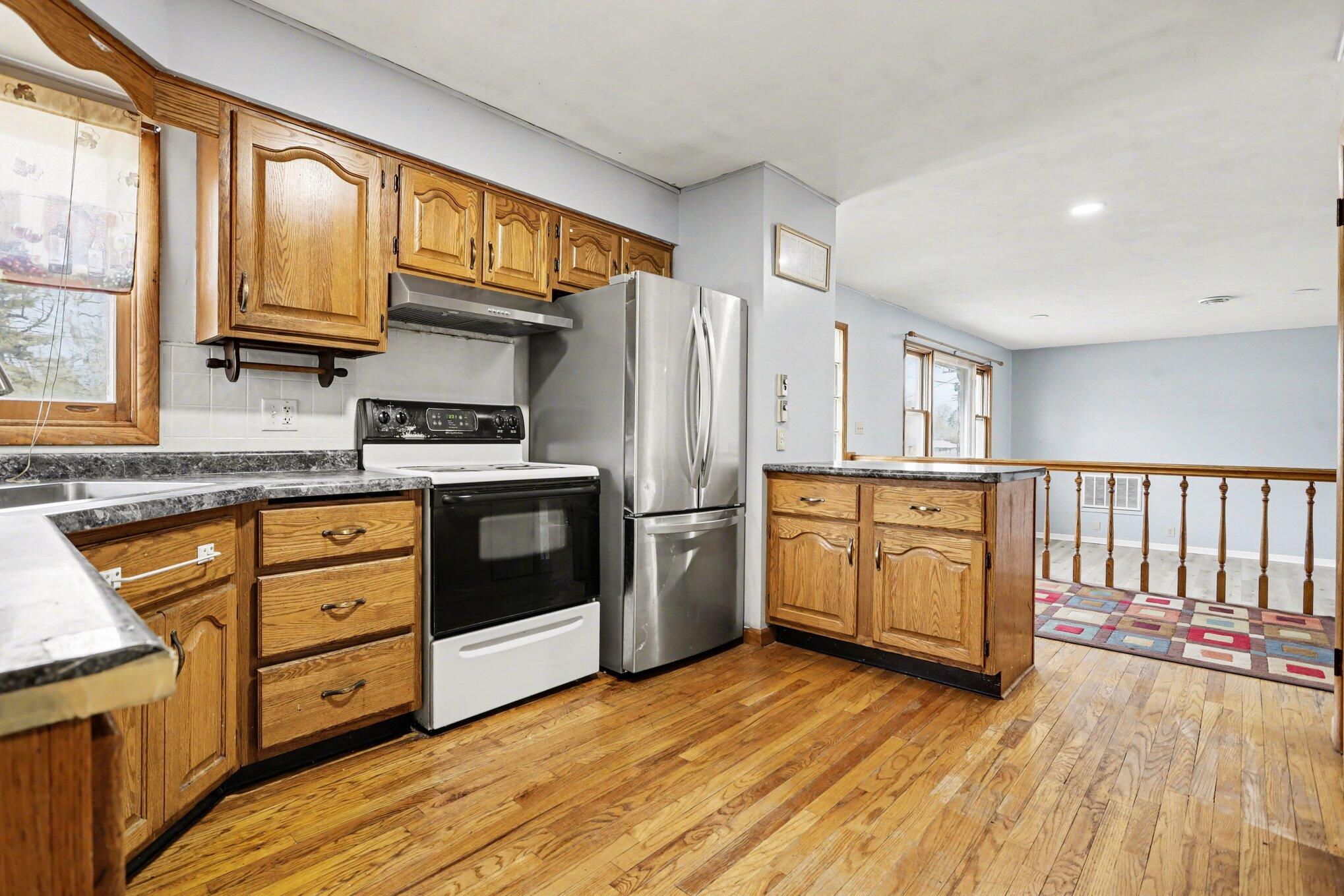 322 North 28th Street Springfield, MI 49037 - Photo 8 of 26 009_file_9630