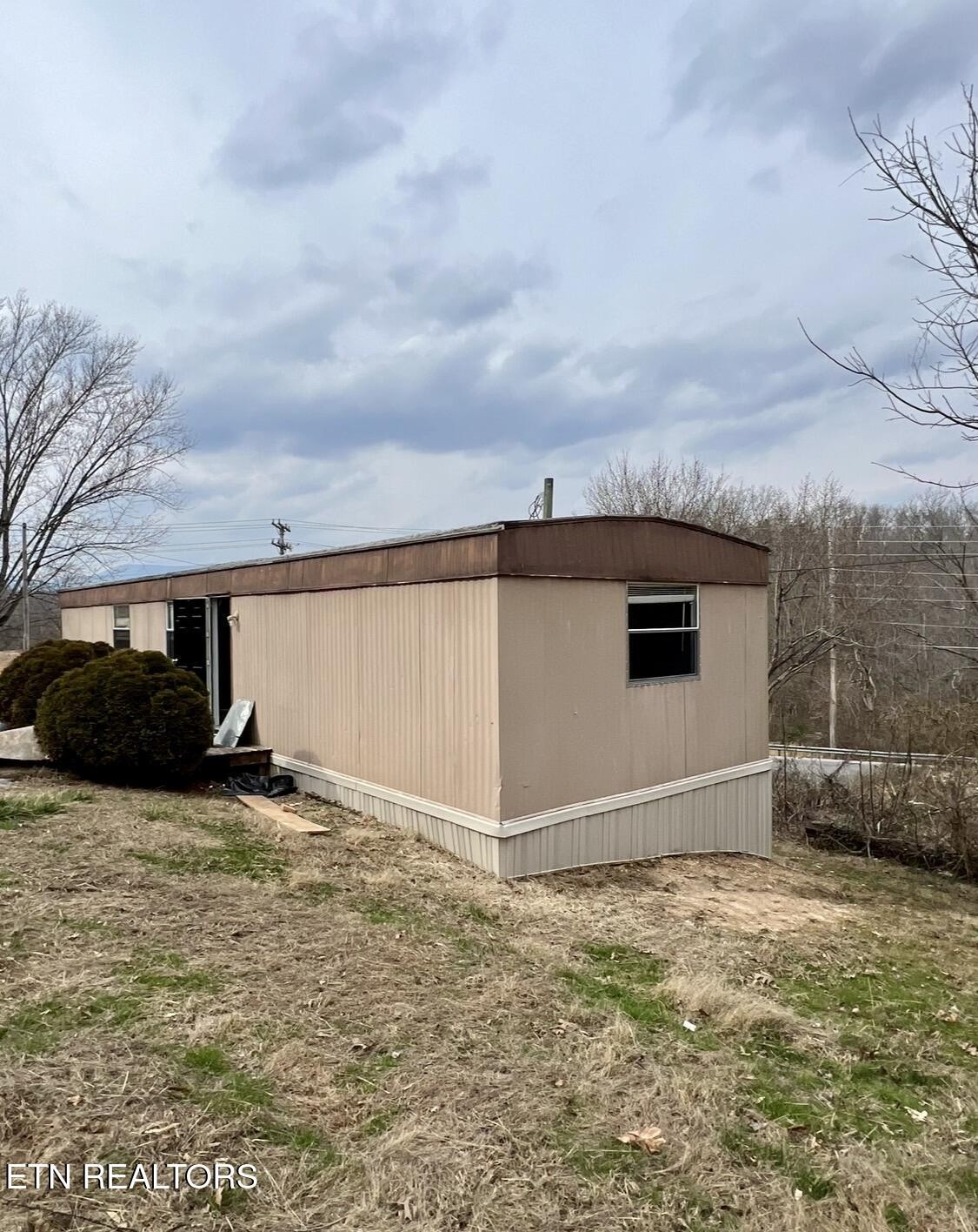 372 Longmire Road Clinton, TN 37716 - Photo 1 of 5