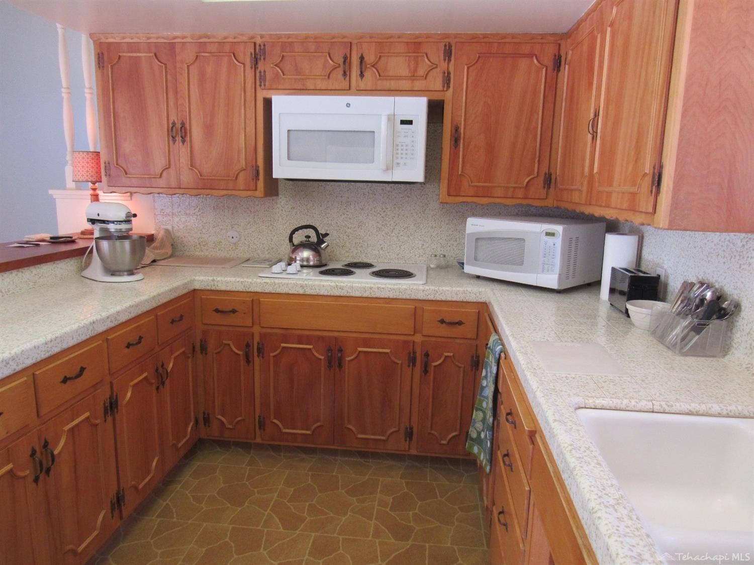 705 Mulberry Street Tehachapi, CA 93561 - Photo 8 of 31 Gallery Image 8