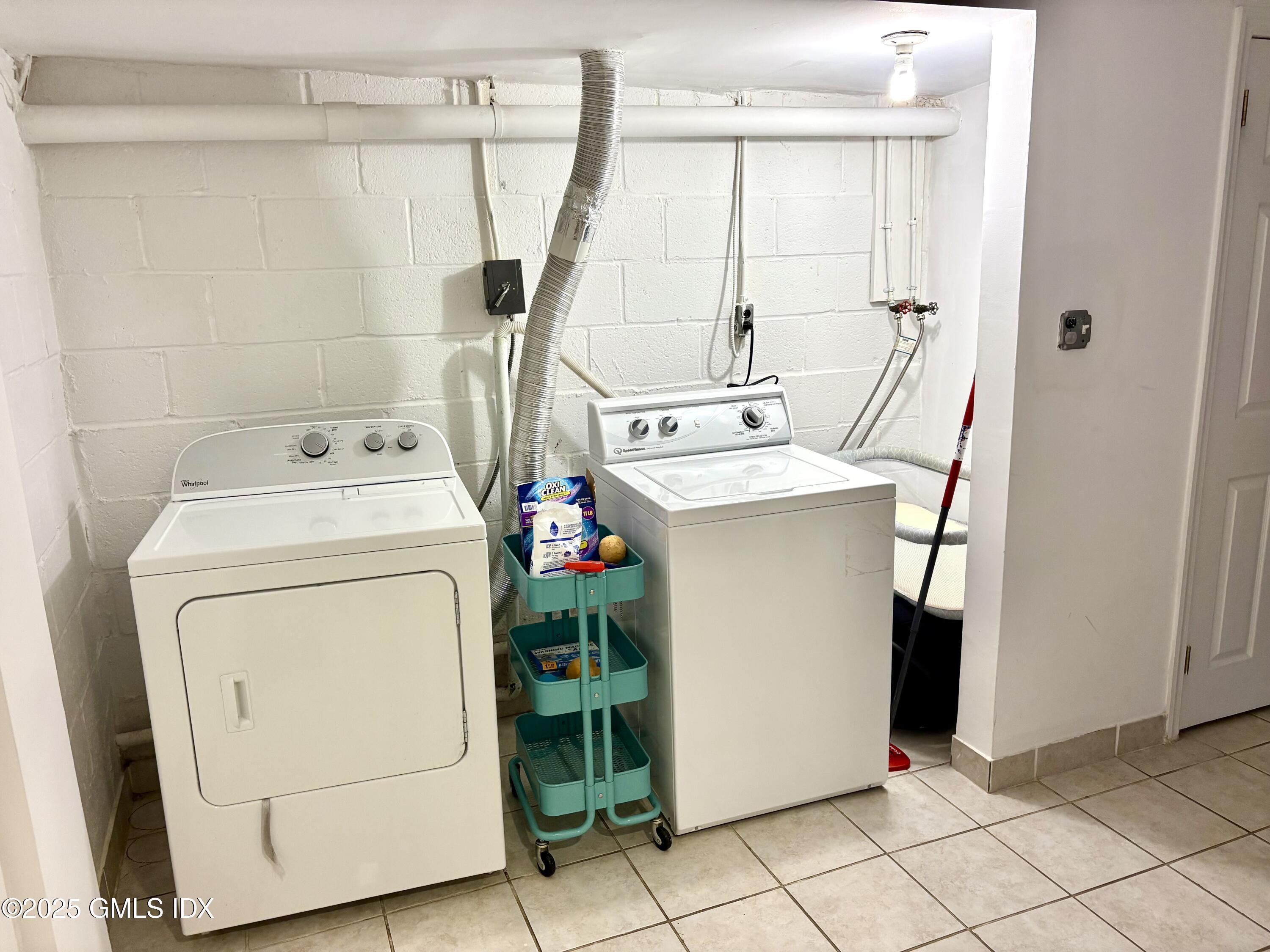 19 Wescott Street Riverside, CT 06878 - Photo 18 of 21 a utility room with dryer and washer