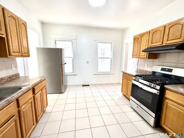 $2,100 | 202 6th Street, Bridgeport, CT 06607