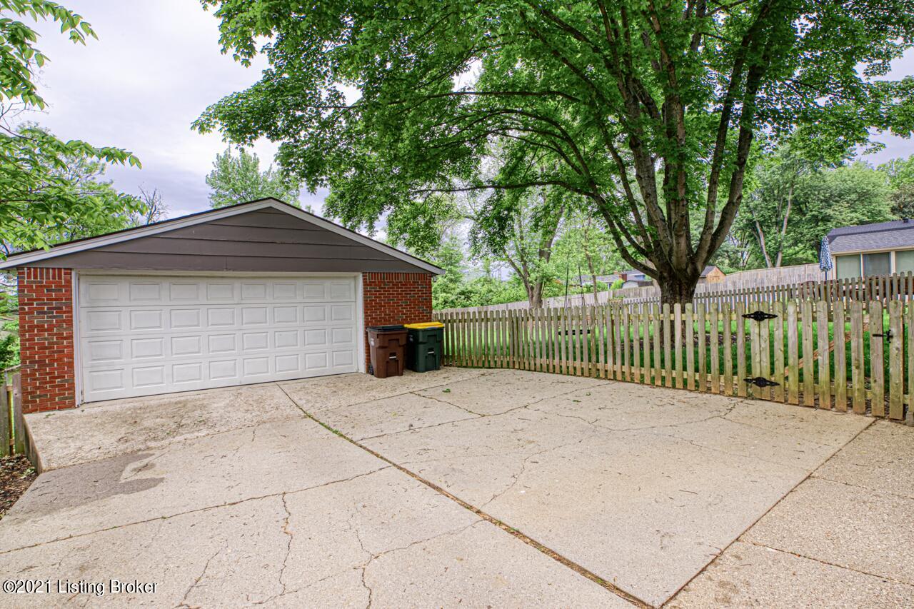 12514 Echo Bridge Road Louisville, KY 40243 - Photo 26 of 39 12514_Echo_Bridge_Rd-27