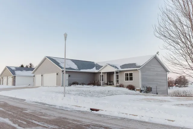 $474,900 | 645 Carlyle Drive, Belmont, WI 53510