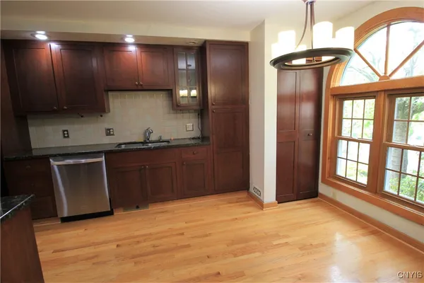 $1,825 | 222 Shuart Avenue, Syracuse, NY 13203