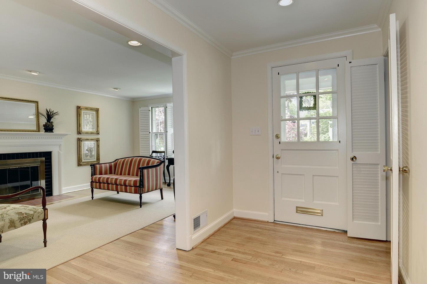 5614 Jordan Road Bethesda, MD 20816 - Photo 11 of 23 Interior (General)