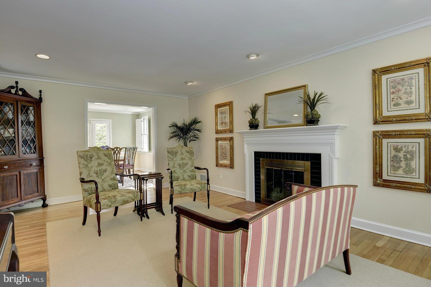 5614 Jordan Road Bethesda, MD 20816 - Photo 4 of 23 Living Room