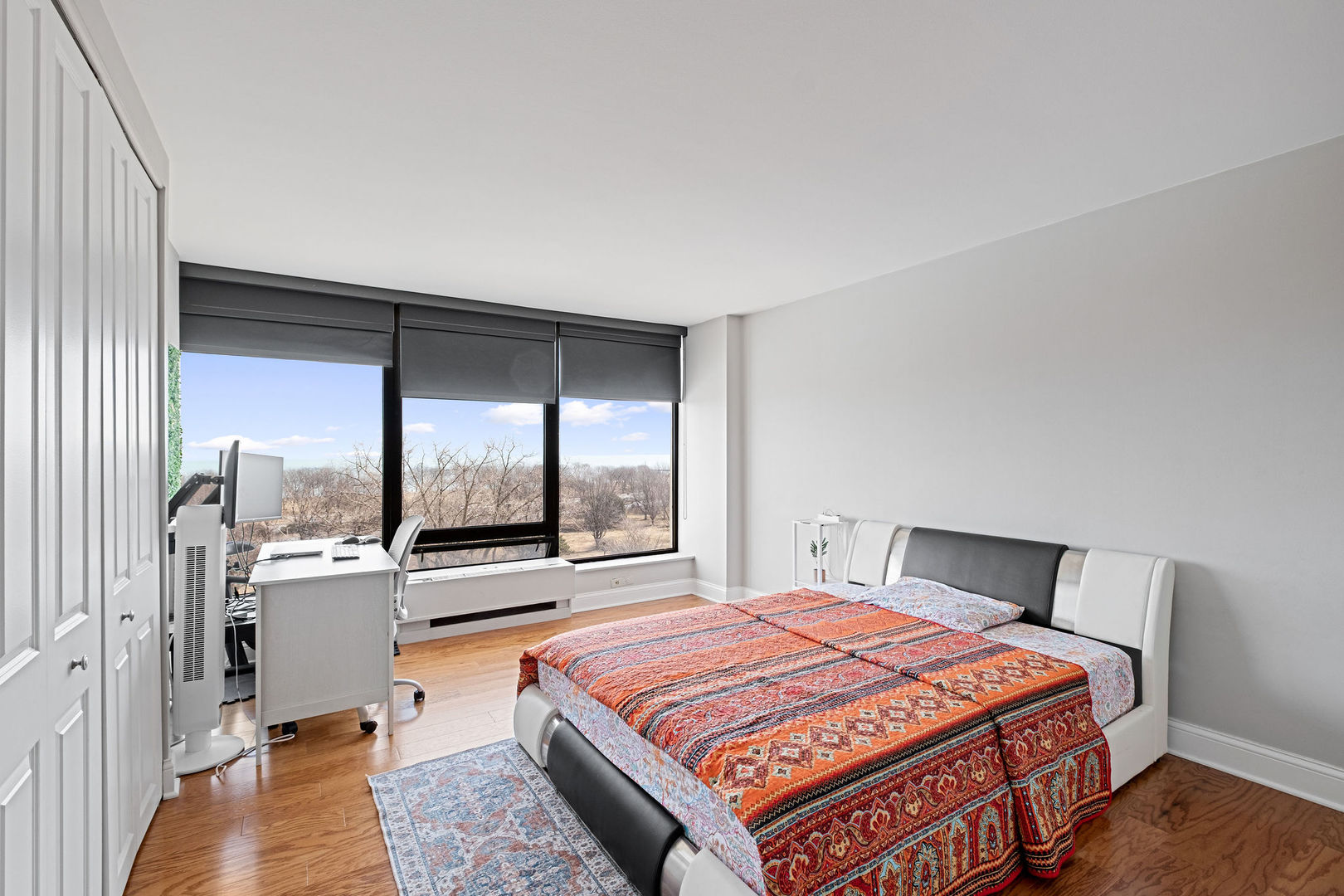 5445 North Sheridan Road, Unit 802 Chicago, IL 60640 - Photo 15 of 32 a bedroom with a bed and window