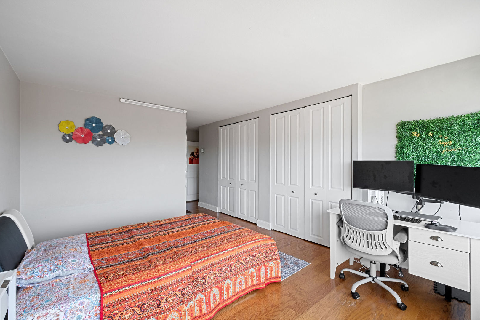 5445 North Sheridan Road, Unit 802 Chicago, IL 60640 - Photo 16 of 32 a bedroom with a workspace