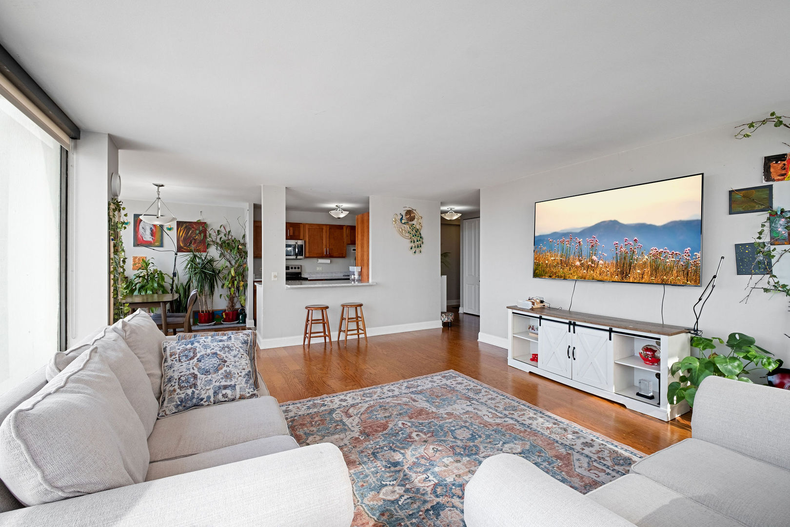 5445 North Sheridan Road, Unit 802 Chicago, IL 60640 - Photo 6 of 32 a living room with furniture and a flat screen tv