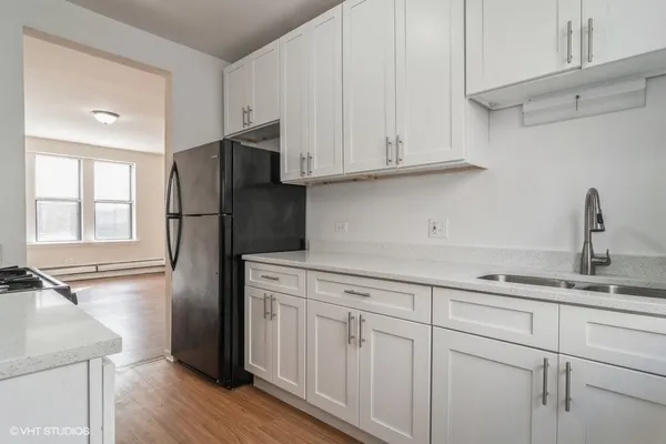 $2,000 | 3221 West Diversey Avenue, Unit 208, Chicago, IL 60647