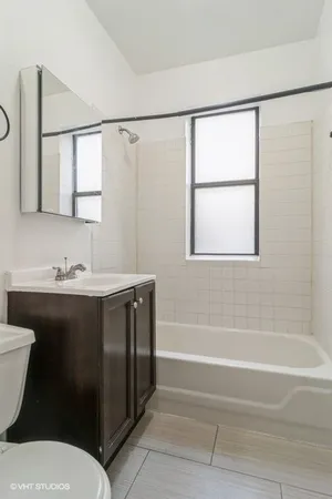 $2,000 | 3221 West Diversey Avenue, Unit 208, Chicago, IL 60647