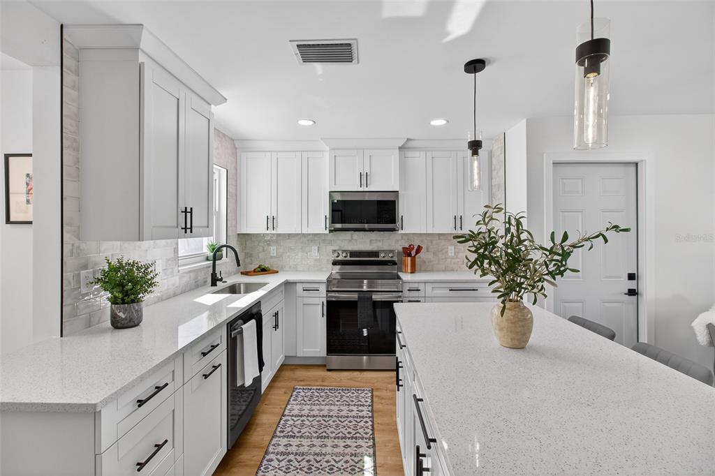 651 20th Street Northwest Largo, FL 33770 - Photo 11 of 42