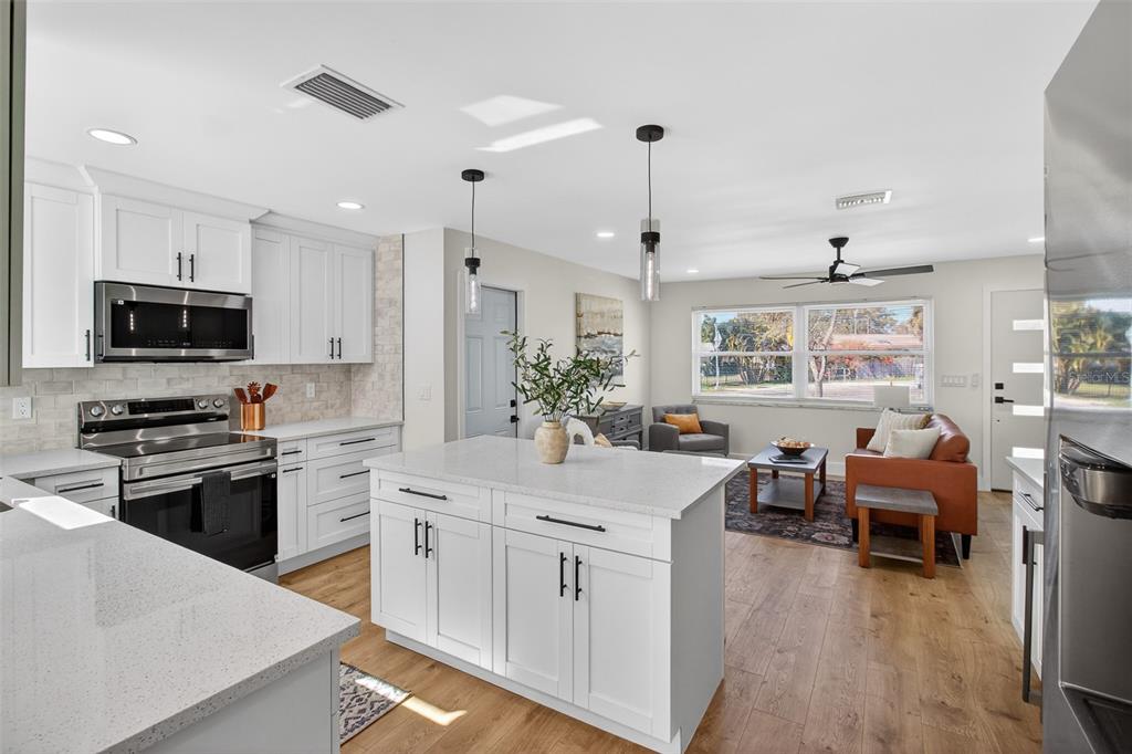 651 20th Street Northwest Largo, FL 33770 - Photo 12 of 42