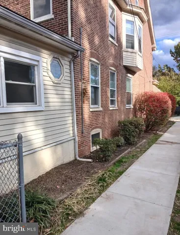 $2,500 | 393 North York Street, Pottstown, PA 19464