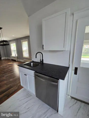 $2,300 | 393 North York Street, Pottstown, PA 19464