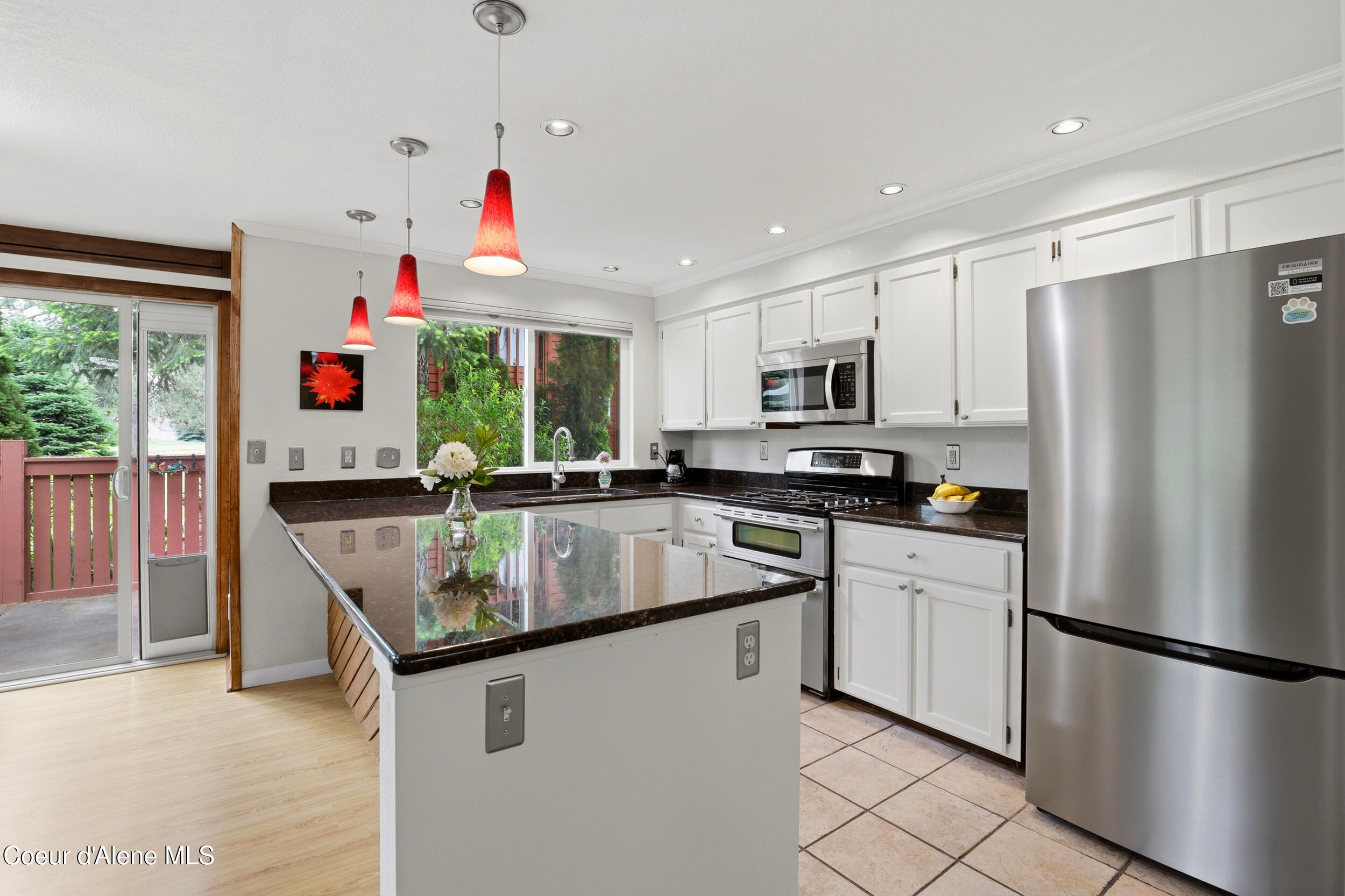5299 West Green Court, Unit 9 Rathdrum, ID 83858 - Photo 9 of 37 Kitchen