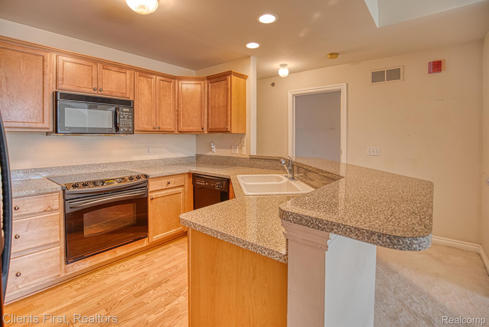 45473 North Stonewood Road Canton, MI 48187 - Photo 13 of 50 Gallery Image 13