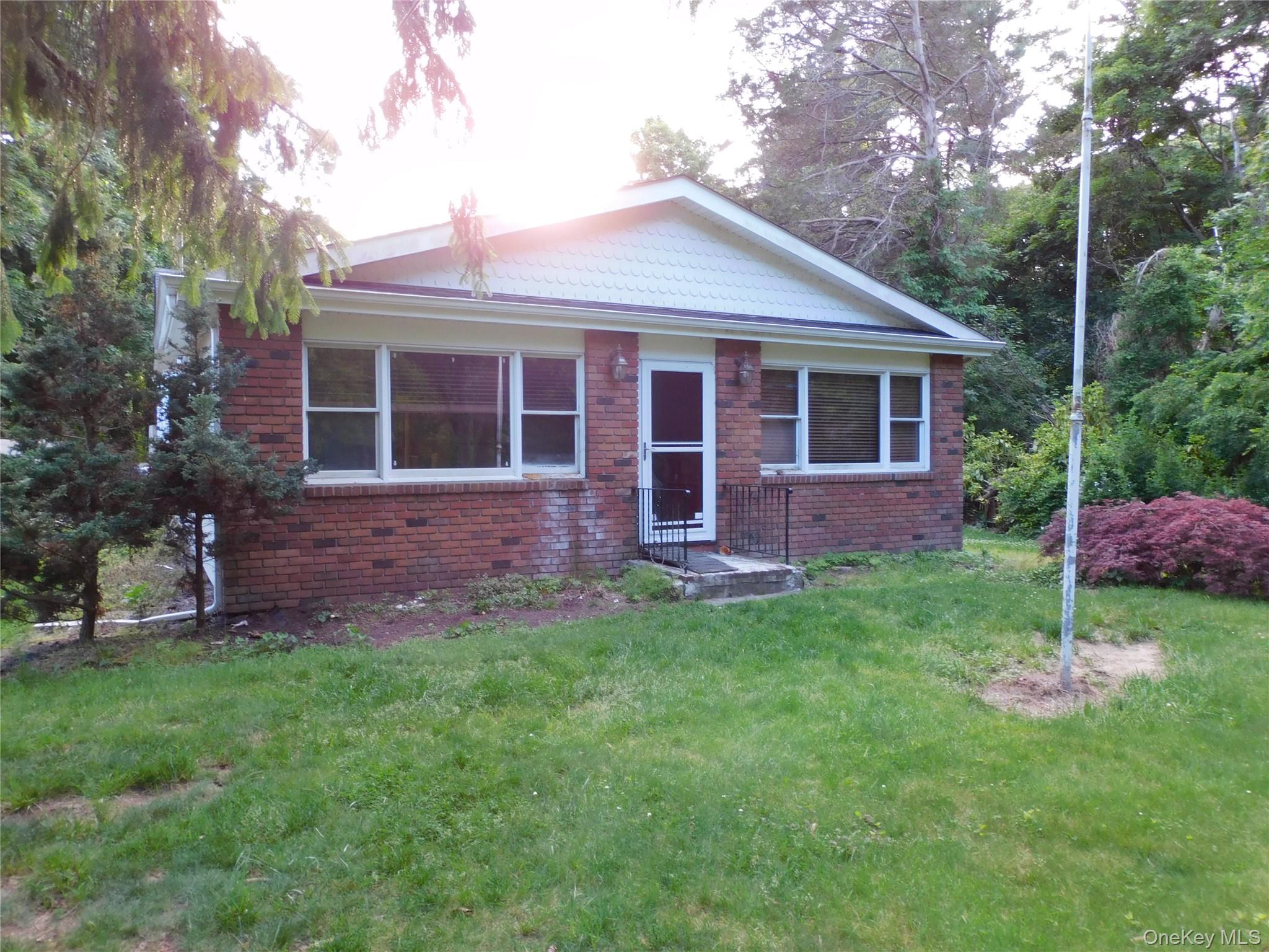 40 Wood Road Centereach, NY 11720 - Photo 2 of 15