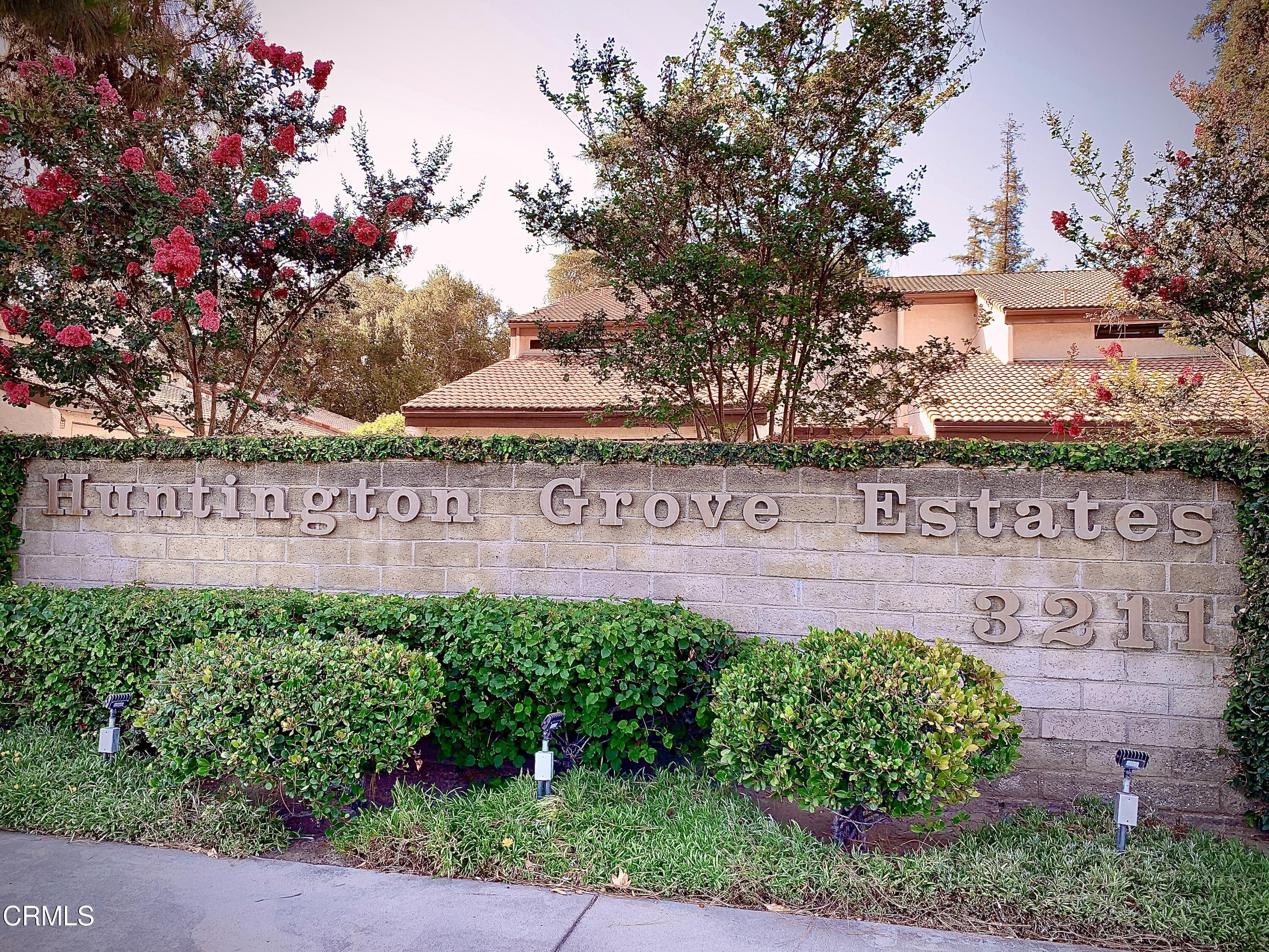 3232 La Vina Way Pasadena, CA 91107 - Photo 2 of 27 a sign that is on the side of the road