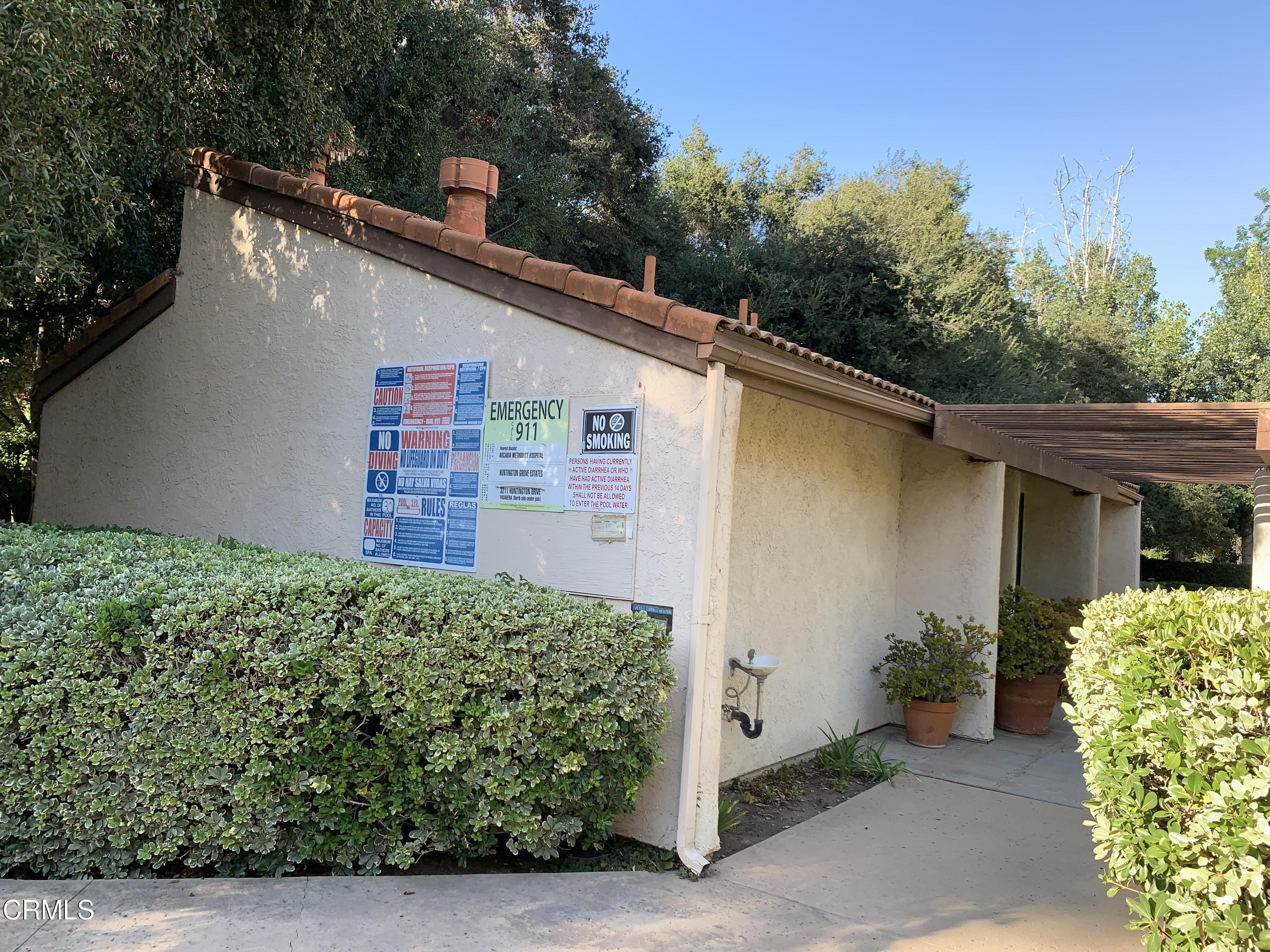 3232 La Vina Way Pasadena, CA 91107 - Photo 26 of 27 a backyard of a house with lots of green space