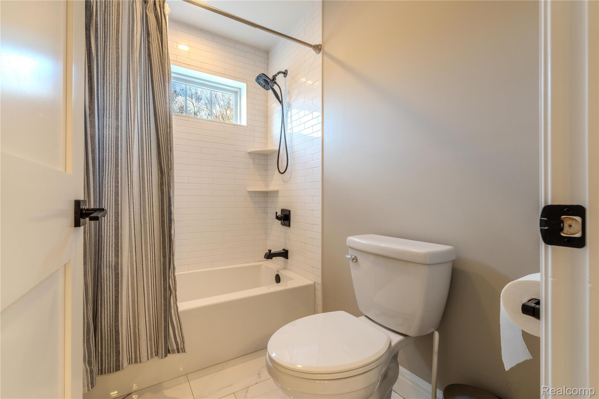 2135 Manchester Road Birmingham, MI 48009 - Photo 28 of 49 2135 Manchester Rd-42.jpg