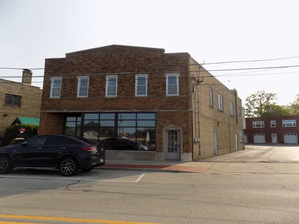 $2,400 | 328 Green Bay Road, Unit 1, Highwood, IL 60040