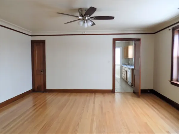 $2,400 | 328 Green Bay Road, Unit 1, Highwood, IL 60040