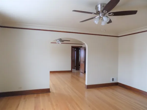 $2,400 | 328 Green Bay Road, Unit 1, Highwood, IL 60040