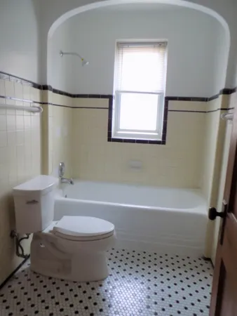 $2,400 | 328 Green Bay Road, Unit 1, Highwood, IL 60040