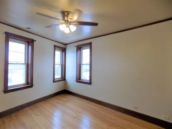 $2,400 | 328 Green Bay Road, Unit 1, Highwood, IL 60040