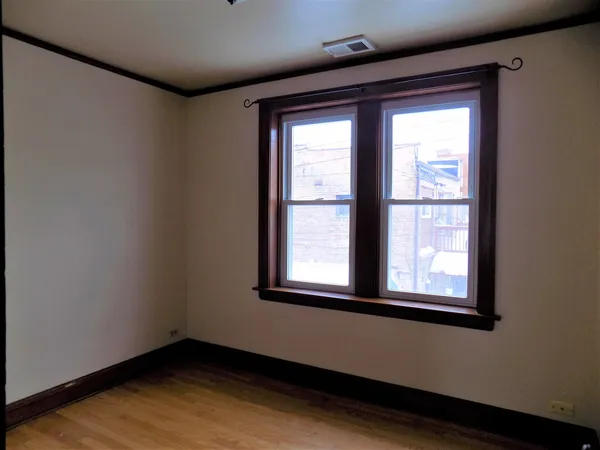 $2,400 | 328 Green Bay Road, Unit 1, Highwood, IL 60040