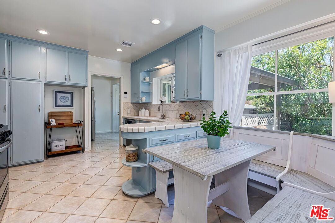 929 Mesa Verde Road Pasadena, CA 91105 - Photo 13 of 51 a kitchen with a table chairs and refrigerator
