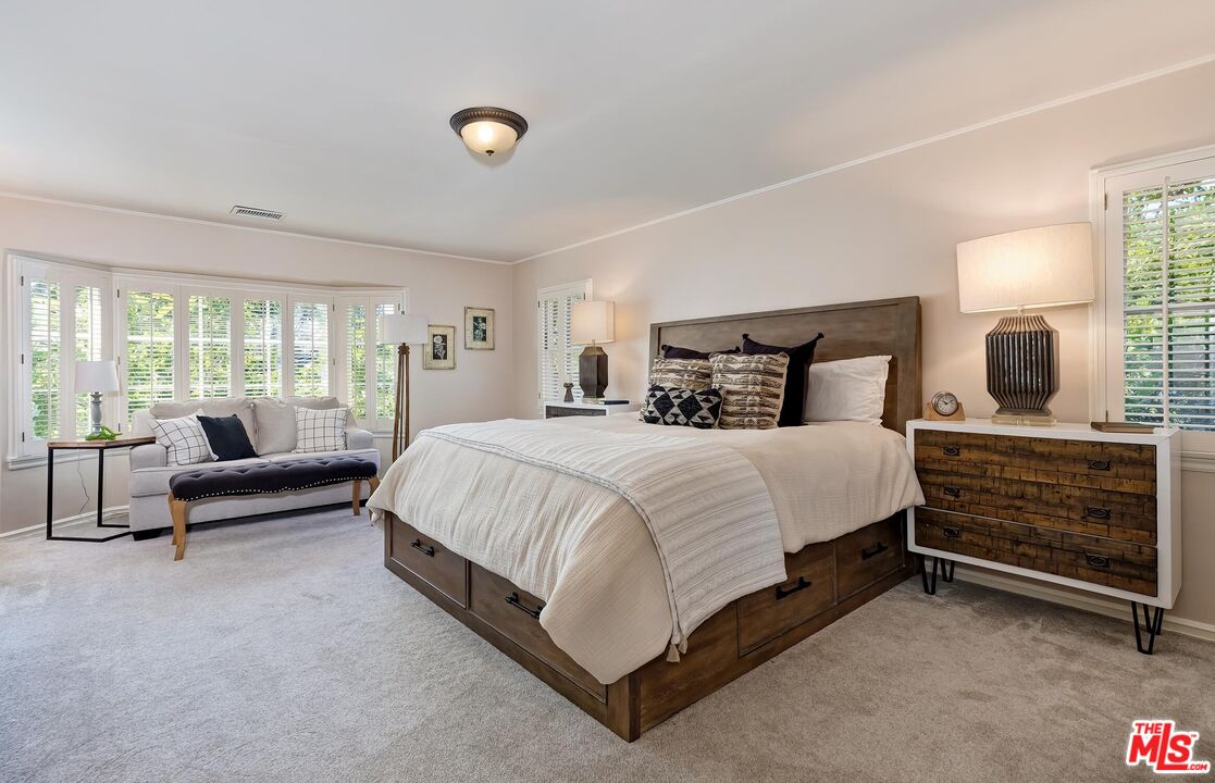 929 Mesa Verde Road Pasadena, CA 91105 - Photo 18 of 51 a bedroom with a bed and a couch