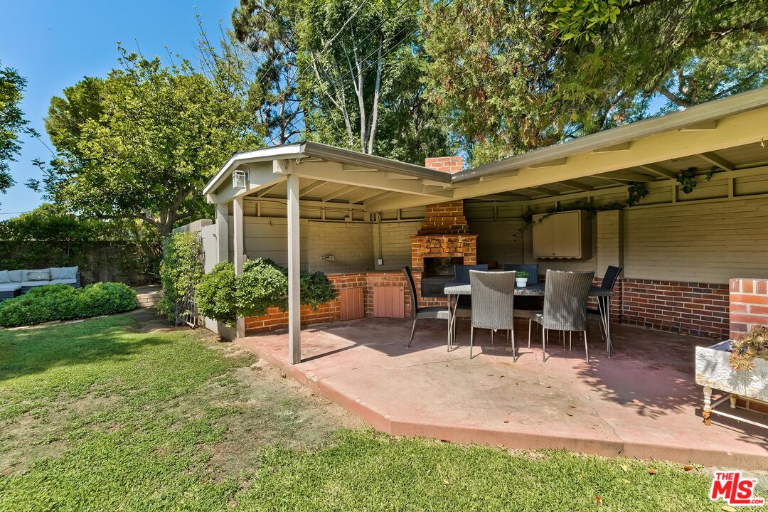 929 Mesa Verde Road Pasadena, CA 91105 - Photo 33 of 51 a view of a patio with table and chairs under an umbrella