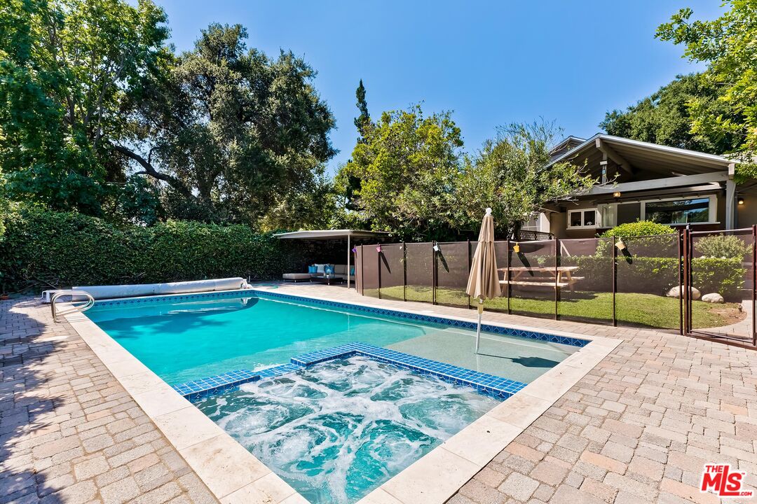 929 Mesa Verde Road Pasadena, CA 91105 - Photo 36 of 51 swimming pool view with a outdoor seating