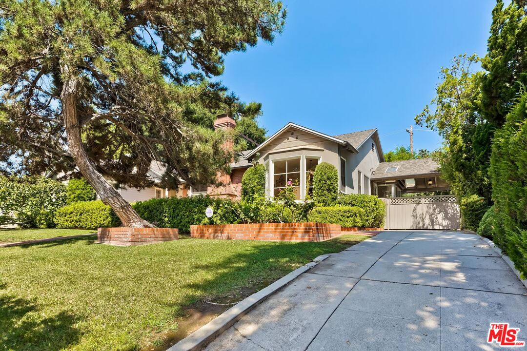 929 Mesa Verde Road Pasadena, CA 91105 - Photo 5 of 51 a front view of a house with a yard