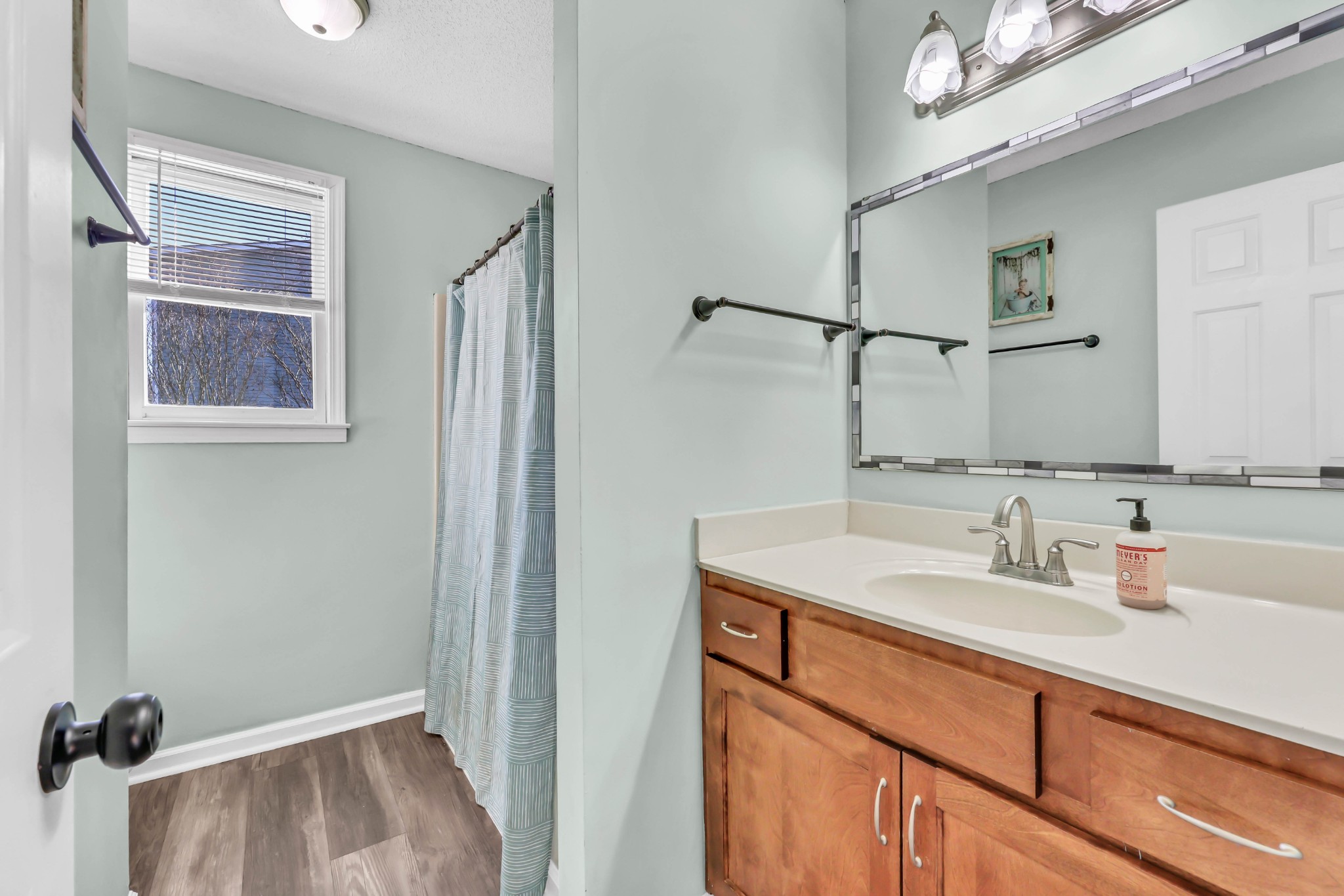 1440 McClardy Road Clarksville, TN 37042 - Photo 14 of 33 a bathroom with a sink and a mirror