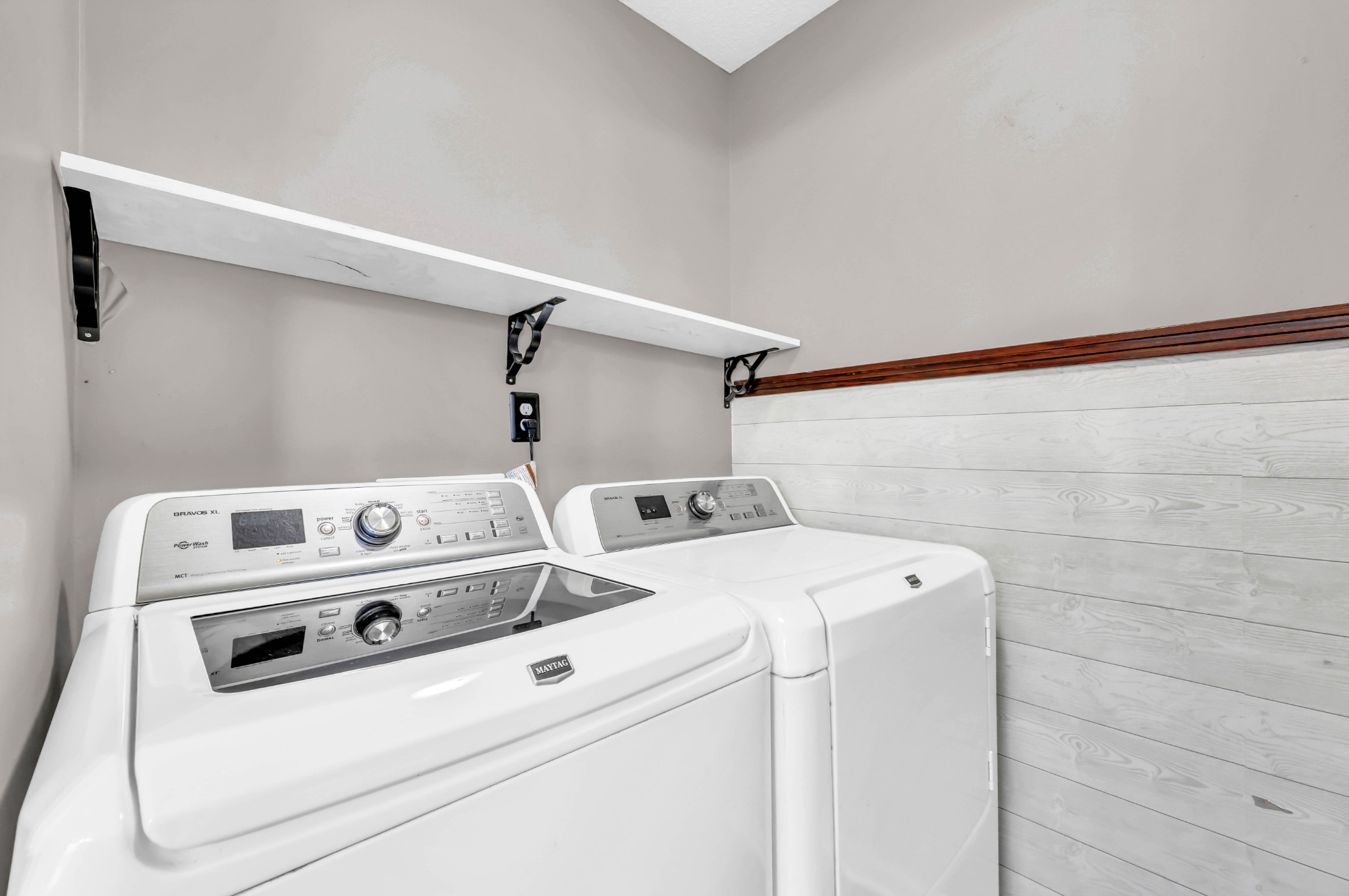 1440 McClardy Road Clarksville, TN 37042 - Photo 16 of 33 a utility room with dryer and washer