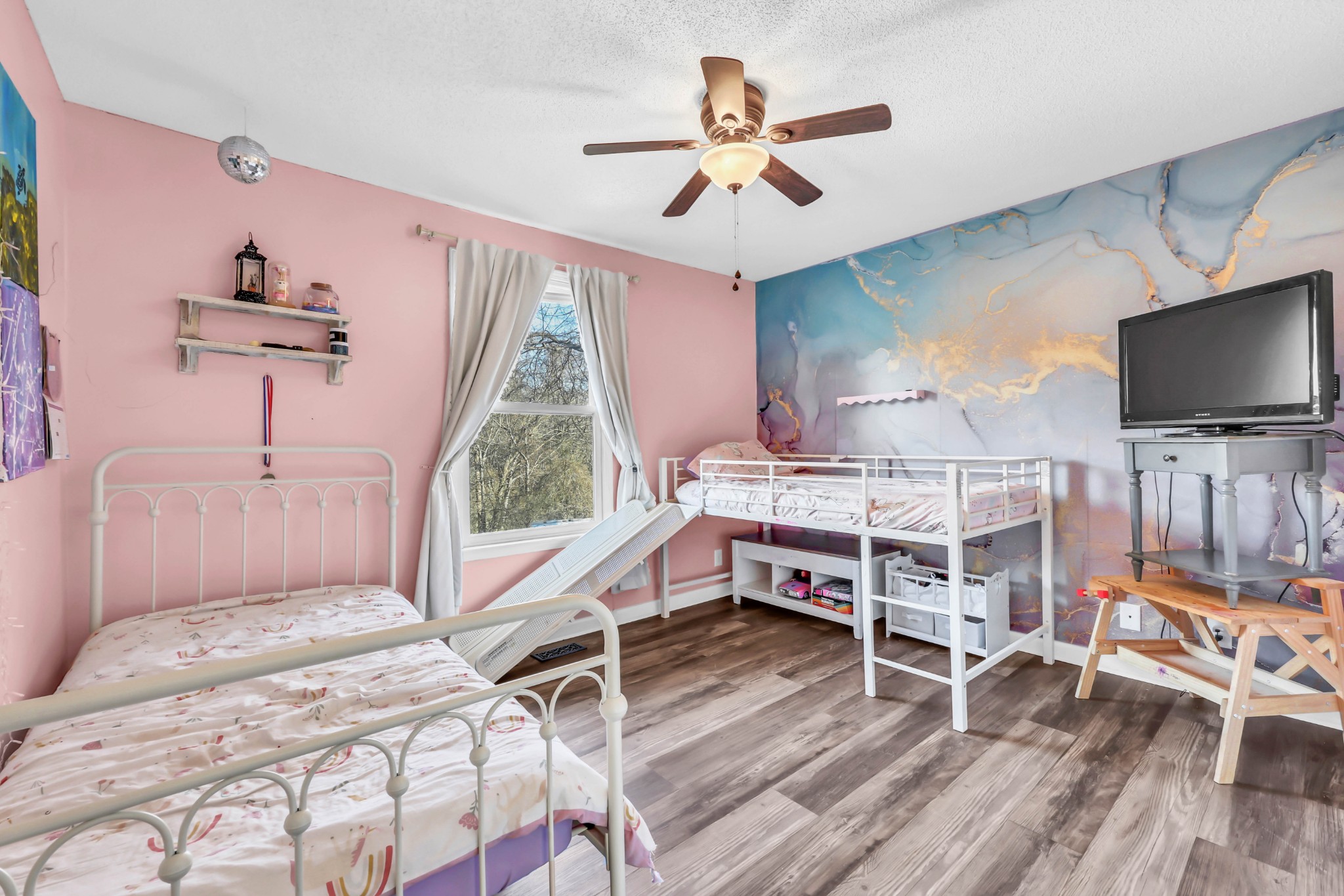 1440 McClardy Road Clarksville, TN 37042 - Photo 18 of 33 a bedroom with furniture and a large window