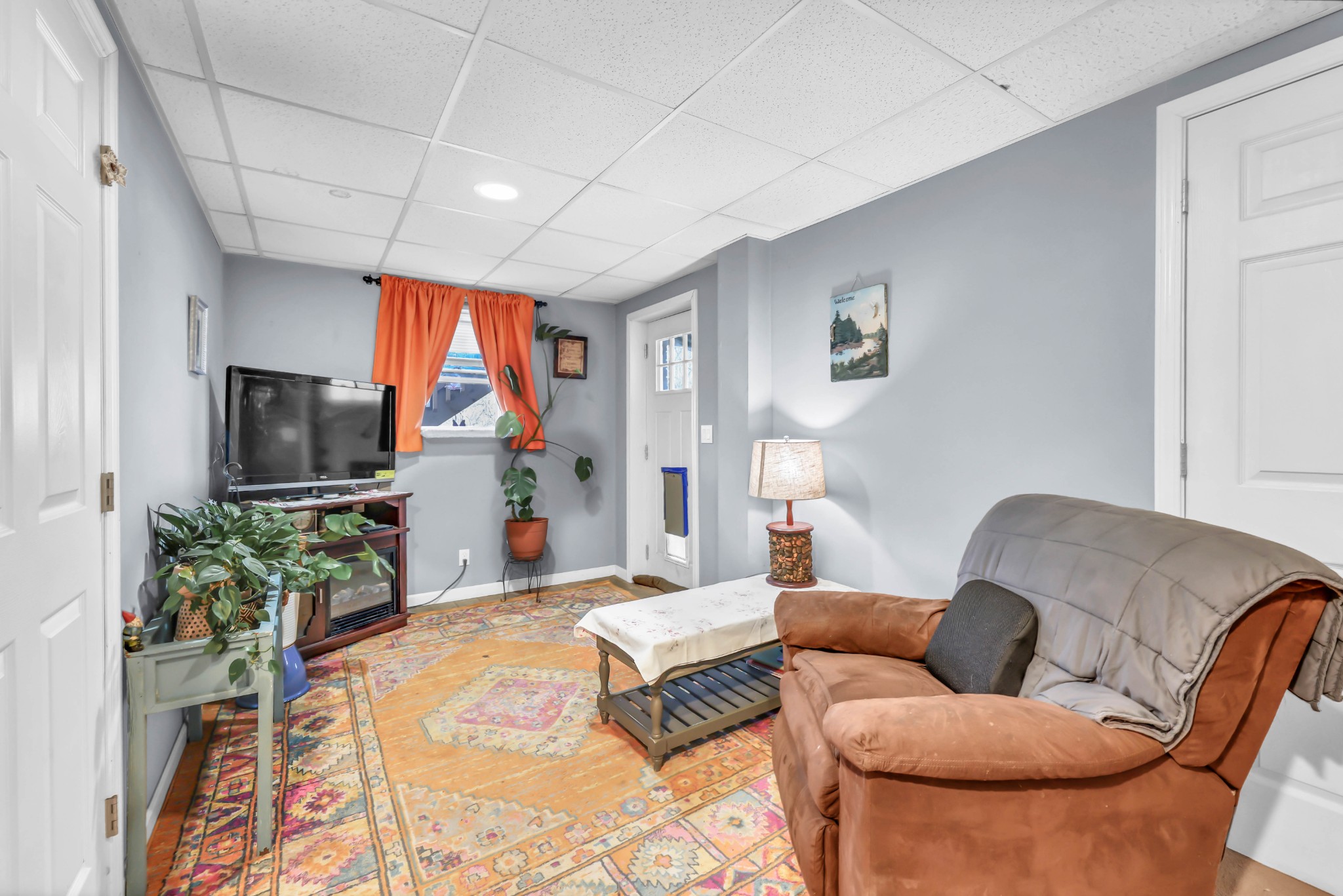 1440 McClardy Road Clarksville, TN 37042 - Photo 24 of 33 a living room with furniture and a flat screen tv