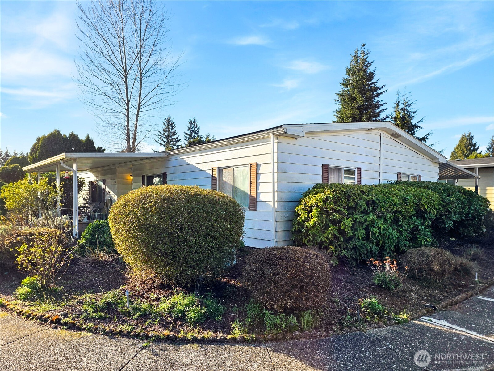 201 Union Avenue Southeast, Unit 192 Renton, WA 98059 - Photo 7 of 8 a view of a house with a small yard and plants
