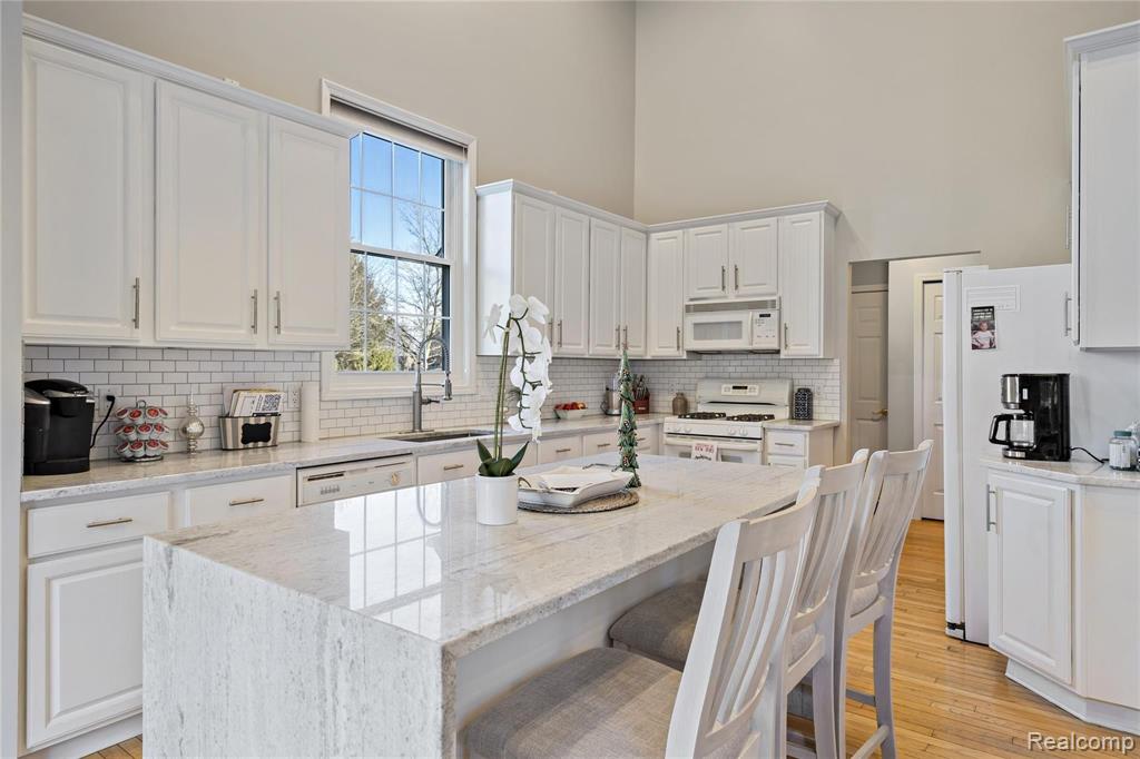 3960 Kaeleaf Road Lake Orion, MI 48360 - Photo 17 of 38