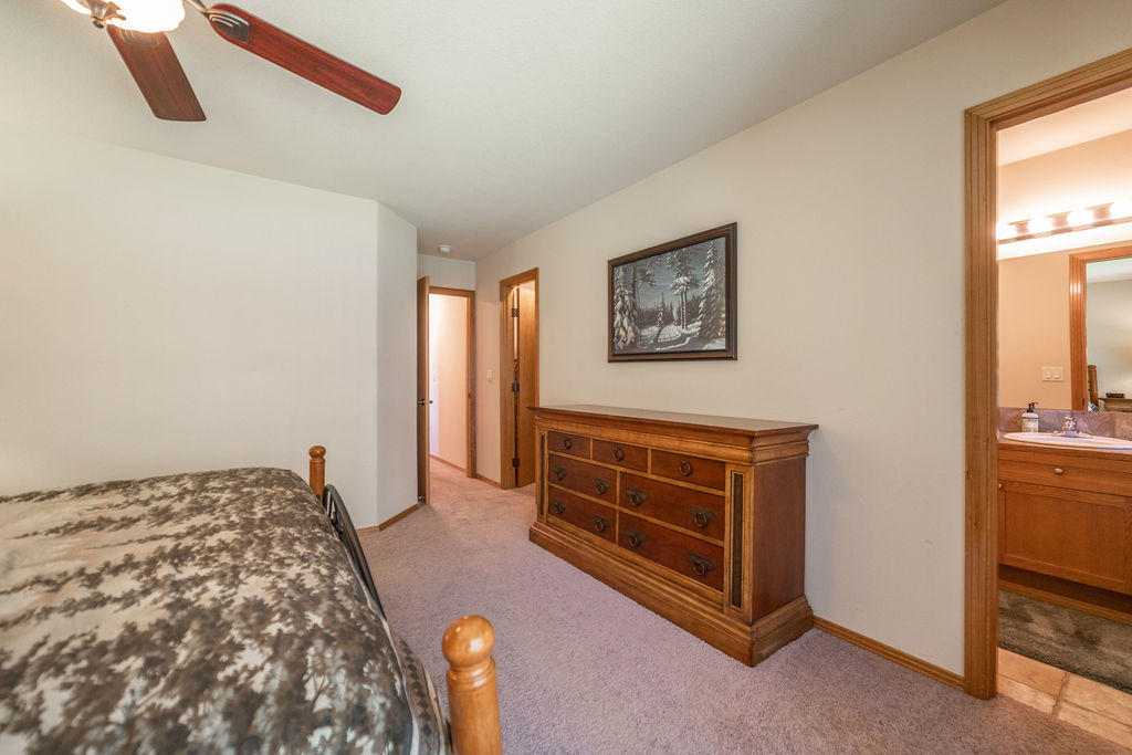55943 Snow Goose Road Bend, OR 97707 - Photo 14 of 25 PhotoMyListing-17