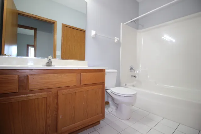 $222,000 | 5111 Deblin Lane, Unit 3B, Oak Lawn, IL 60453