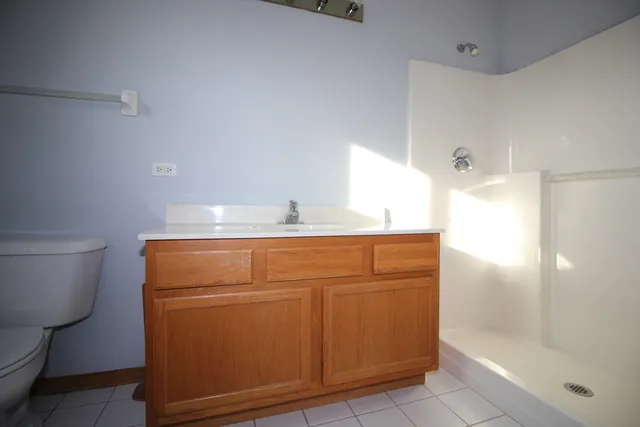 $222,000 | 5111 Deblin Lane, Unit 3B, Oak Lawn, IL 60453