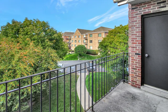 $222,000 | 5111 Deblin Lane, Unit 3B, Oak Lawn, IL 60453