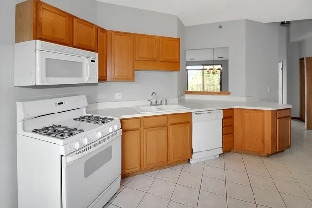 $222,000 | 5111 Deblin Lane, Unit 3B, Oak Lawn, IL 60453