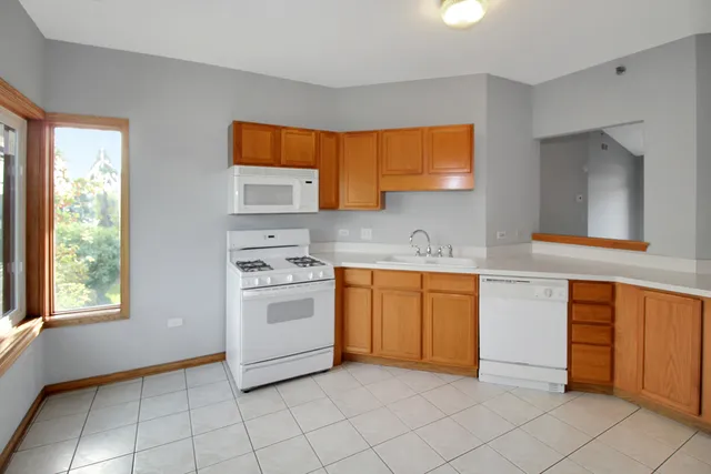 $222,000 | 5111 Deblin Lane, Unit 3B, Oak Lawn, IL 60453