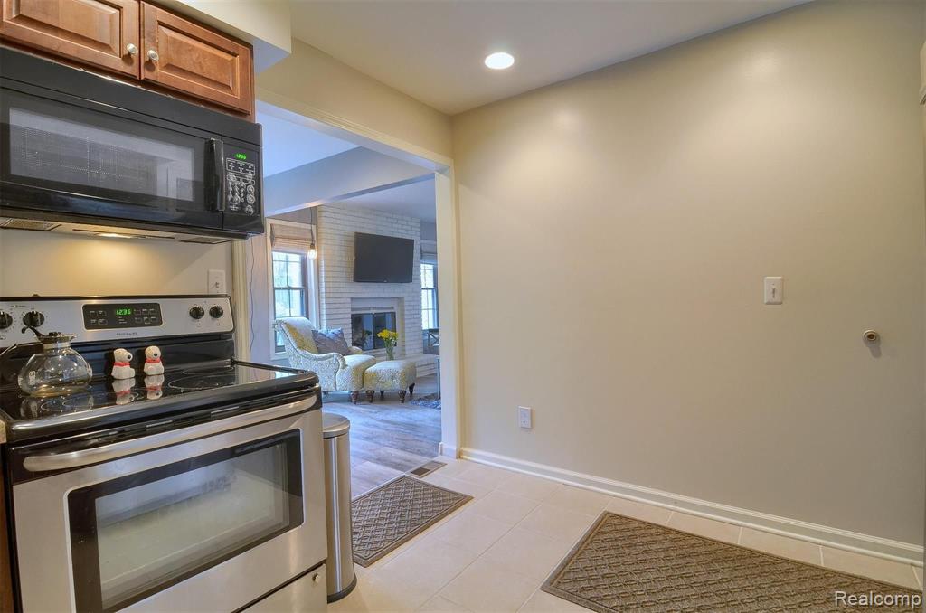 1986 Pondview Court Rochester Hills, MI 48309 - Photo 14 of 37
